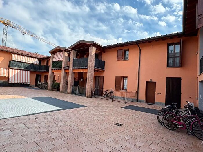 Appartamento bilocale in vendita in Via Papa Giovanni XXIII, Lurano