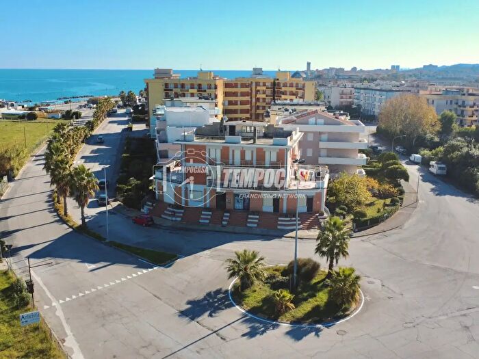 Appartamento quadrilocale in vendita in Viale Cristoforo Colombo, Porto Recanati