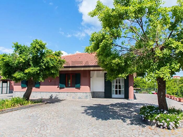 Casa con 6 locali in vendita in Contrada Calcerana Marina Piazza Aretusa Snc, Biancavilla