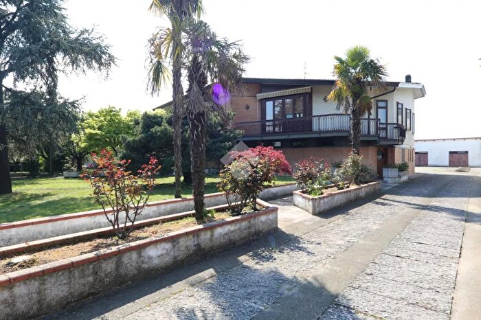 Casa con 19 locali in vendita in Via Unione Europea, Marmirolo