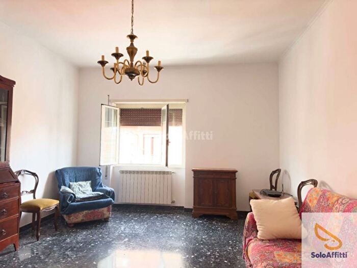 Appartamento trilocale in affitto in Piazza Federico II, Pomezia Centro, Pomezia