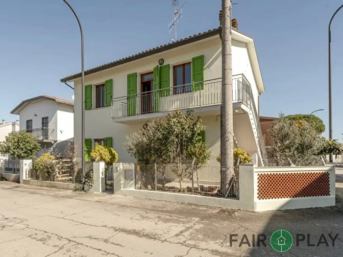 Appartamento quadrilocale in vendita in Via Zuccherificio, Ravenna