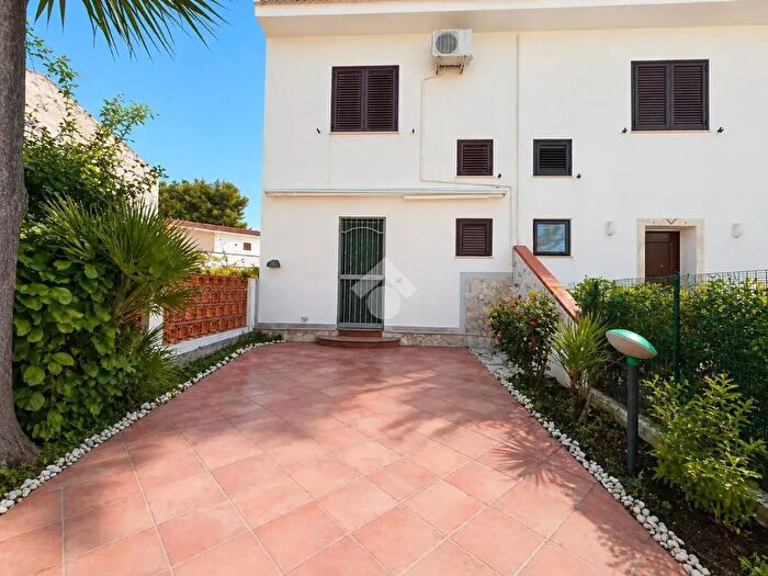 Appartamento trilocale in vendita in Contrada Saiatine, Furnari