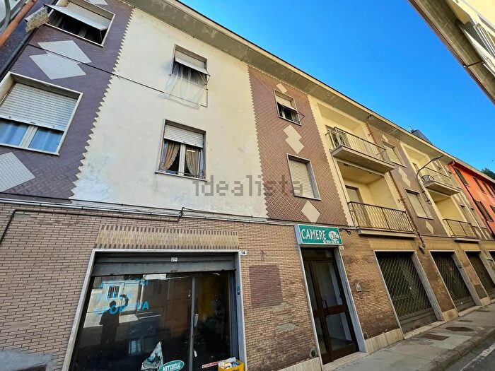Casa con 20 locali in vendita in Canelli