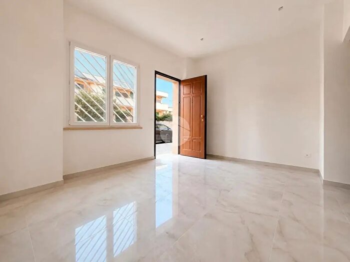 Appartamento trilocale in vendita in Via Montemarano, Roma