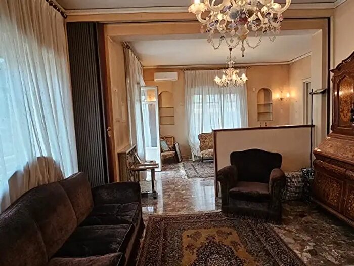 Appartamento con 6 locali in vendita in Via Michelangelo Schipa, Napoli