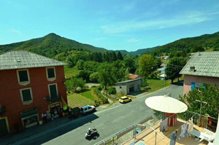 Appartamento con 6 locali in vendita in Via Roma, Rezzoaglio