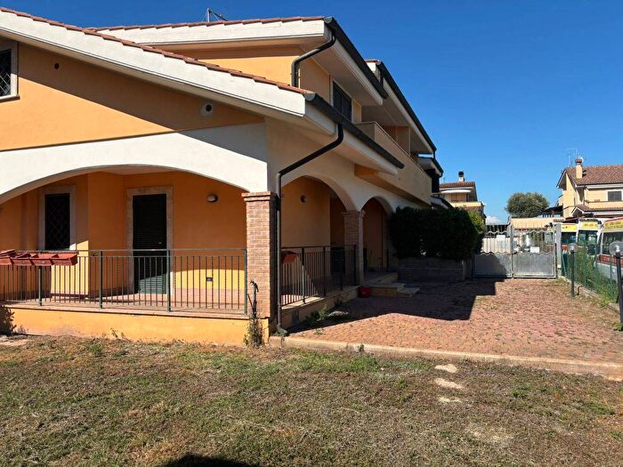 Casa trilocale in affitto in Via Colombia, Maggiona Area Produttiva, Pomezia