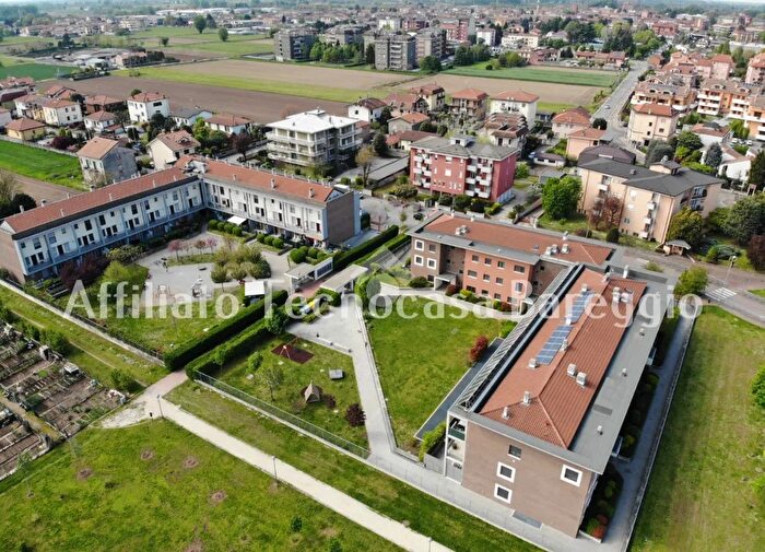 Appartamento trilocale in vendita in Via Piave, Bareggio