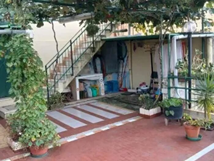 Appartamento quadrilocale in vendita in Via Rocche di Cornata, Genova