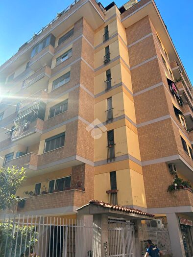 Appartamento trilocale in vendita in Via Vaiano, Roma