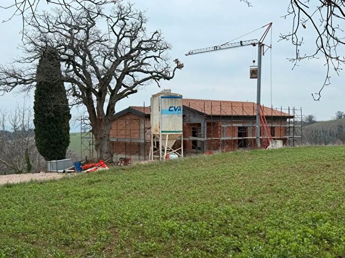 Casa con 5 locali in vendita in Colli, Serrapetrona