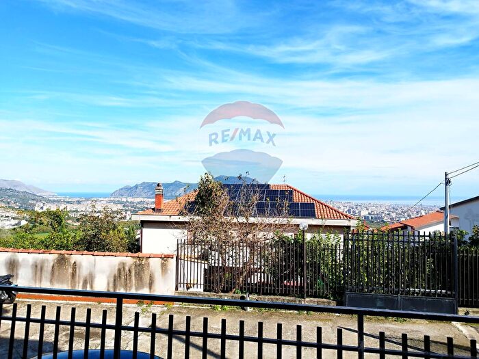 Casa con 6 locali in vendita in Via Ruffo di Calabria, Palermo