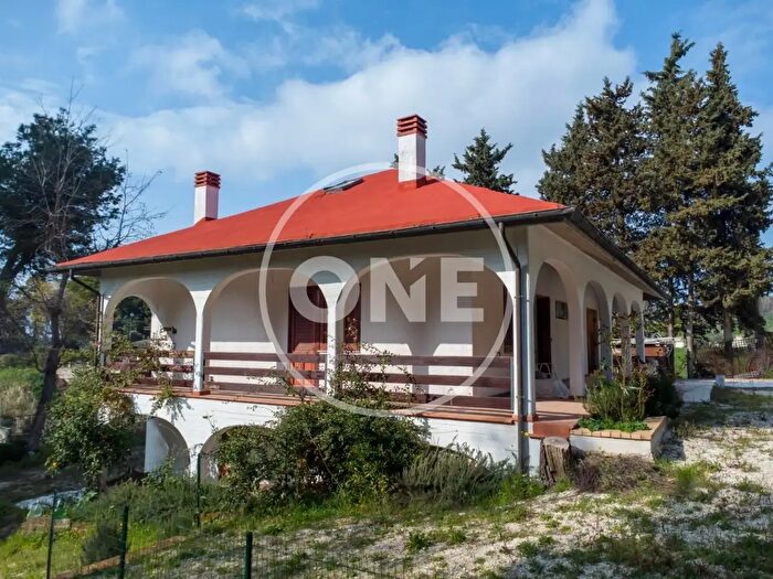 Casa con 7 locali in vendita in Strada Provinciale per Pescara San Silvestro, Pescara