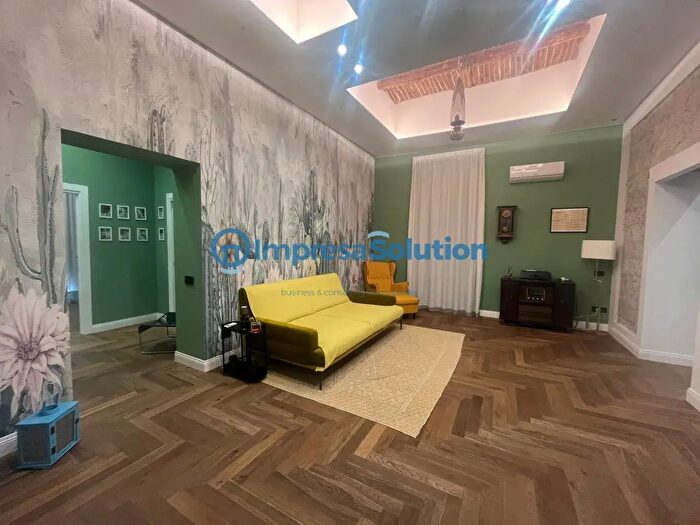 Appartamento con 5 locali in vendita in Corso Giuseppe Garibaldi, Napoli