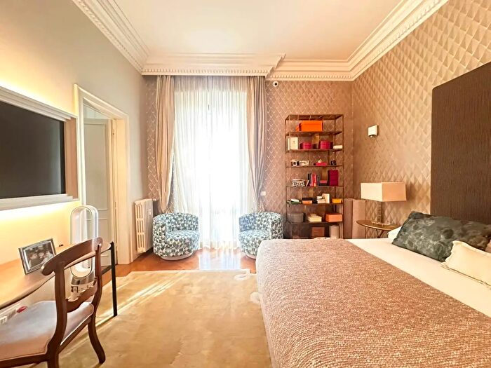 Appartamento con 8 locali in vendita in Firenze