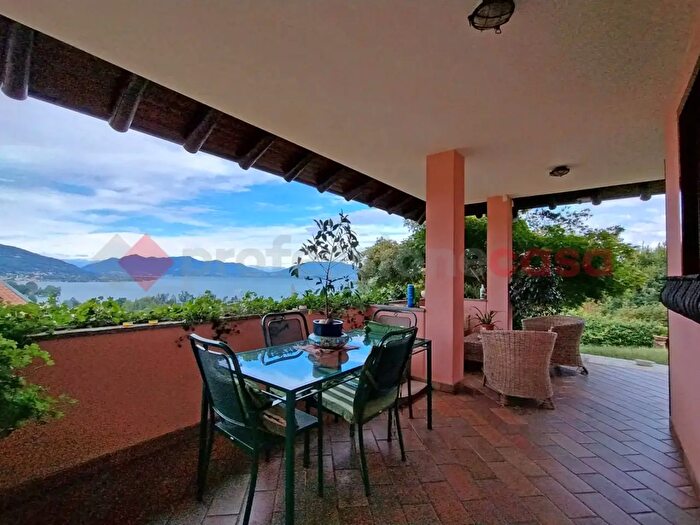 Casa con 5 locali in vendita in Via per Ghevio, Meina