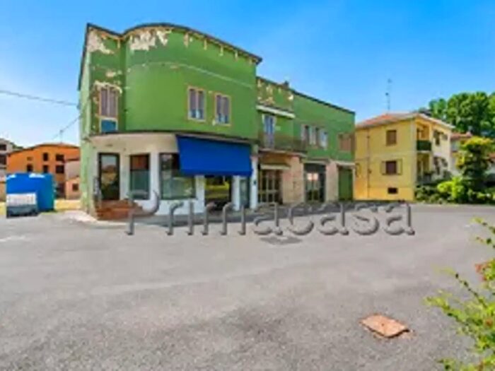 Casa quadrilocale in vendita in Strada Provinciale Mantova, Novi Di Modena