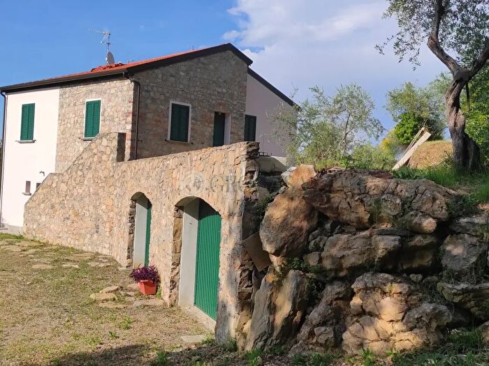 Casa quadrilocale in vendita in Arcola