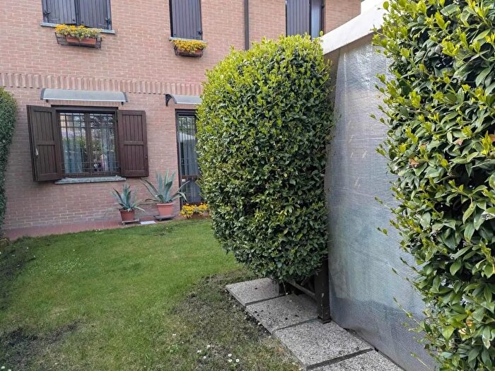 Casa con 12 locali in vendita in Modena