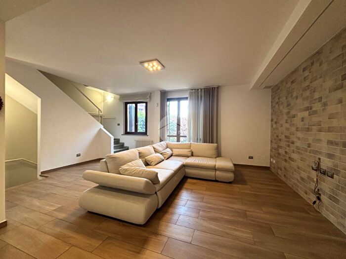 Casa con 6 locali in vendita in Via del Carpino, Terni