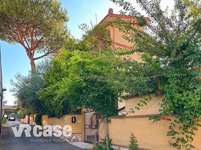 Appartamento trilocale in vendita in Via Fontanasalsa Roma, Roma