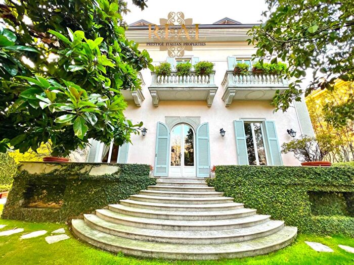 Casa con 6 locali in affitto in Via Regina, Cernobbio