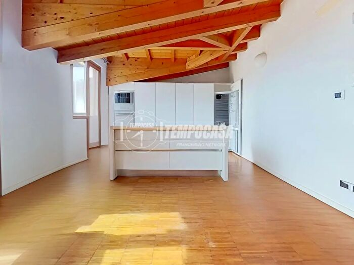 Appartamento trilocale in vendita in Via Adro, Capriolo