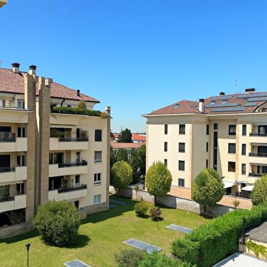 Appartamento trilocale in vendita in Via Alcide De Gasperi, Magenta