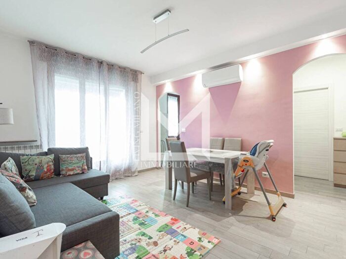 Appartamento trilocale in affitto in Via Alcuino, Sempione, Milano