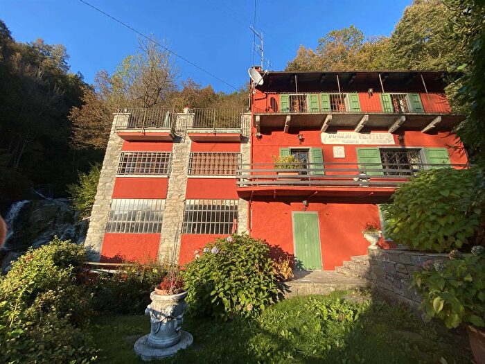 Casa con 10 locali in vendita in Druogno, Druogno