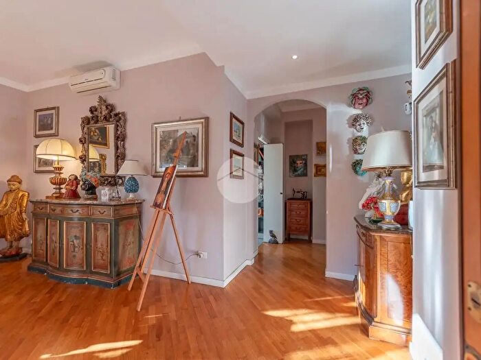 Appartamento quadrilocale in vendita in Corso di Francia, Roma