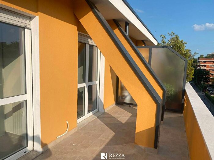 Appartamento trilocale in affitto in Via Andrea Maffei, Montenero, Milano