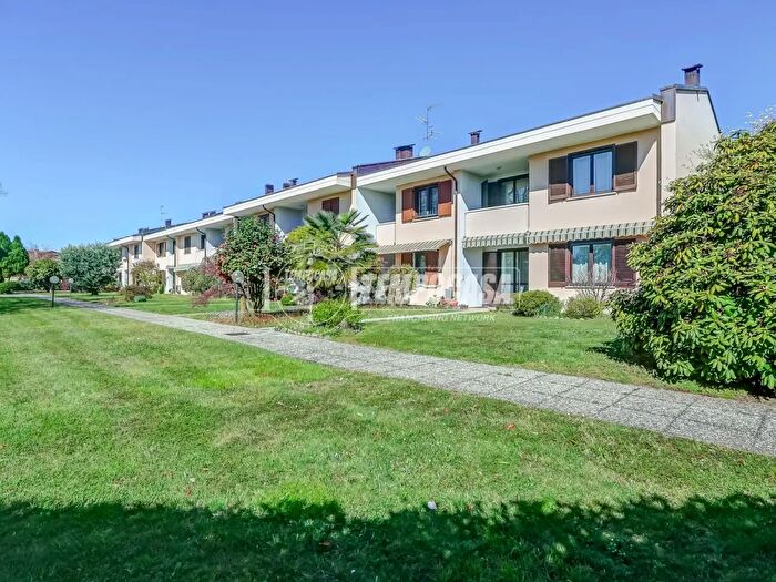 Casa quadrilocale in vendita in Somma Lombardo