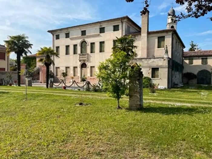 Casa con 6 locali in vendita in Stra