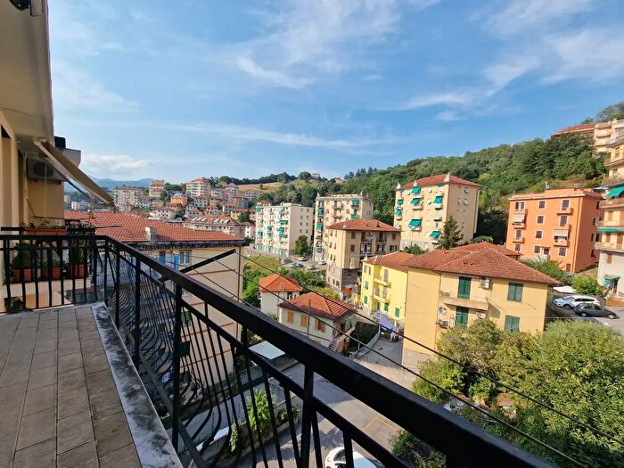 Appartamento con 6 locali in vendita in Salita Serra Riccò, Genova