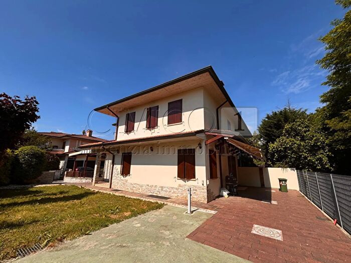 Casa con 7 locali in vendita in Via dei Fanti, Torri Di Quartesolo