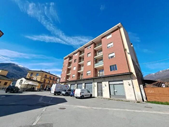 Appartamento trilocale in vendita in Piazza Vittorio Veneto, Paesana