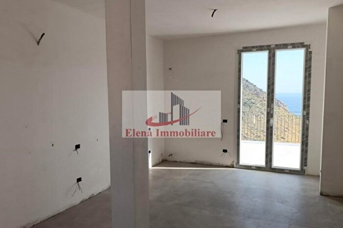 Casa con 7 locali in vendita in Alcamo