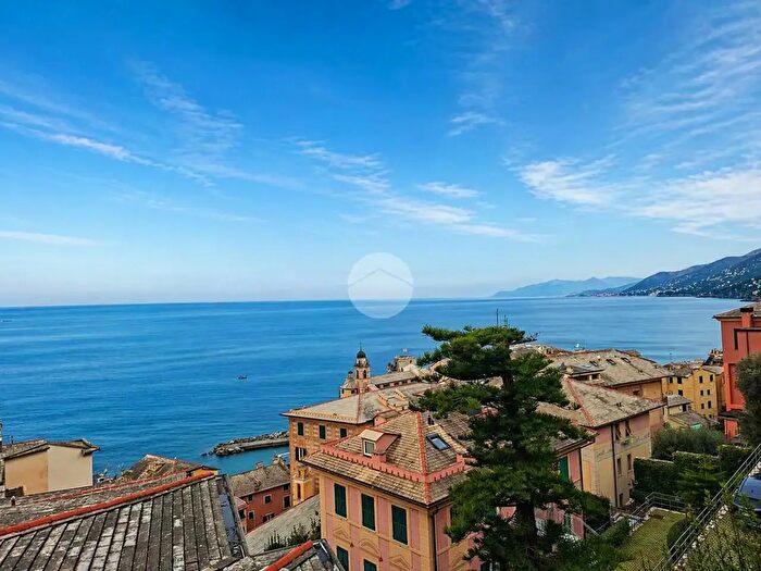 Appartamento quadrilocale in vendita in Abitazione Corso Mazzini, Camogli