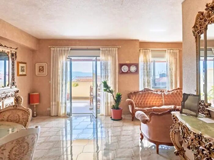 Appartamento trilocale in vendita in Via Umberto Fiore, Messina