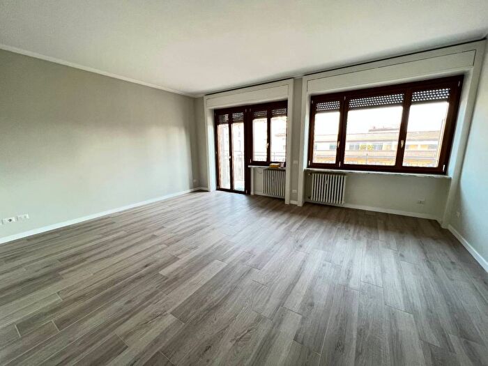 Appartamento con 5 locali in affitto in via volturno, Isola, Milano