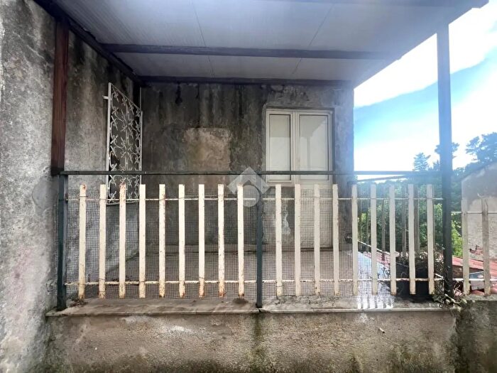 Casa trilocale in vendita in Via Napoleone Bonaparte, Feroleto Antico