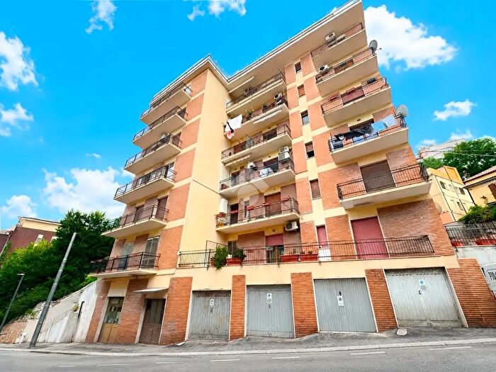 Appartamento quadrilocale in vendita in Via dei Saponari, Chieti