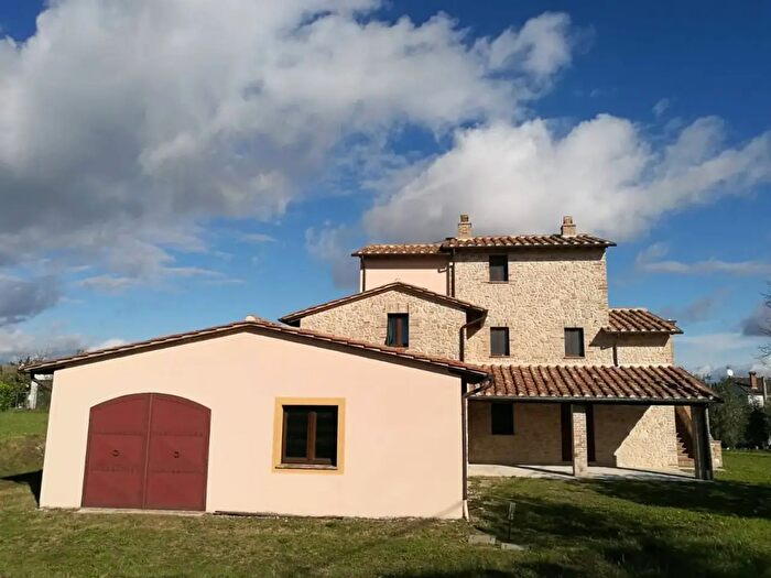 Casa con 10 locali in vendita in Via Pian dell'Ara, Avigliano Umbro
