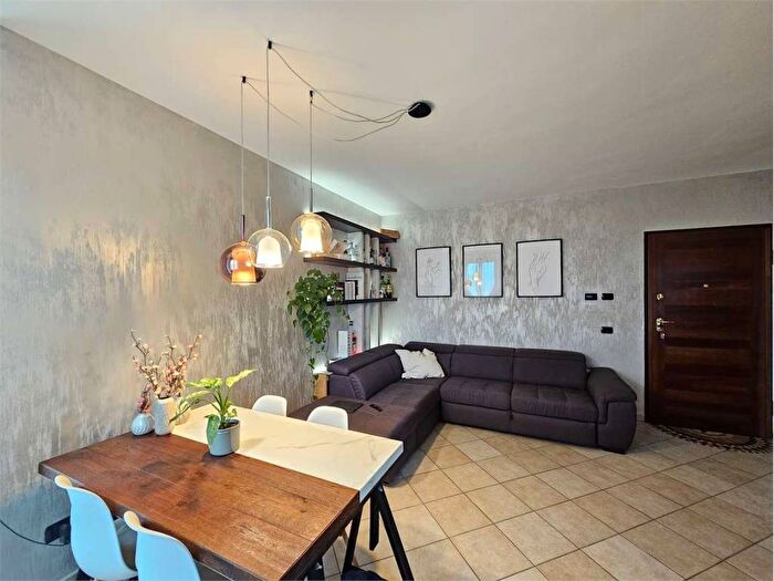 Appartamento trilocale in affitto in Via Cascina Dosso, Montano Lucino