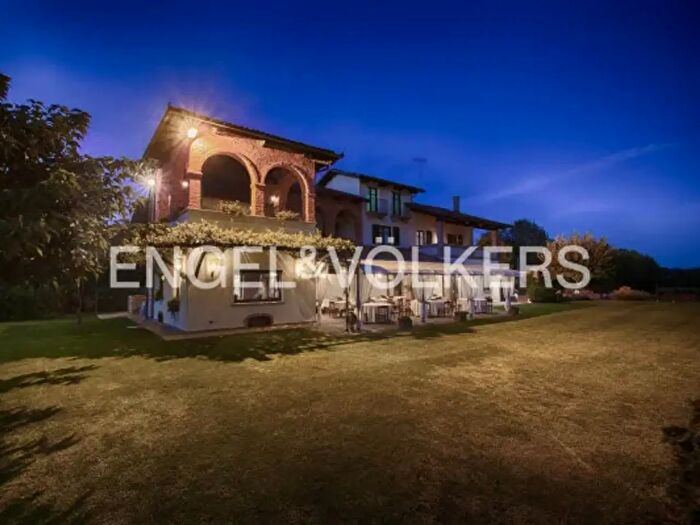 Casa con 6 locali in vendita in Via Circonvallazione, Carru