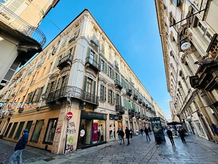 Appartamento trilocale in affitto in Via Giuseppe Garibaldi, Quadrilatero Romano, Torino