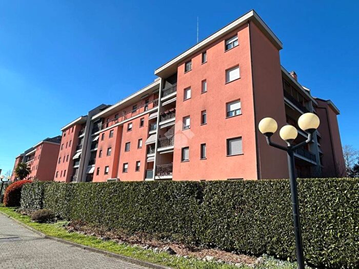 Appartamento trilocale in affitto in via Stephenson, Centro, Settimo Milanese