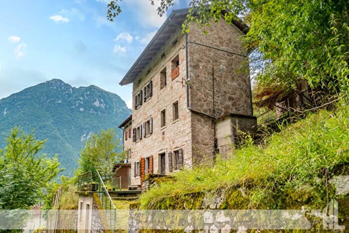 Casa quadrilocale in vendita in Pordenone